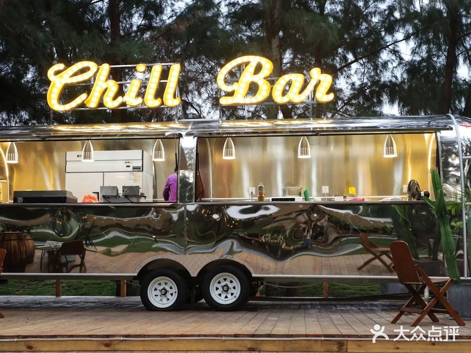 银滩里自由地餐吧