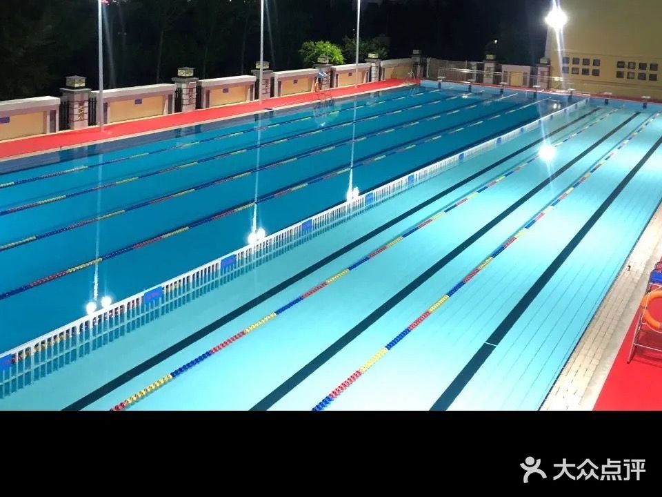 金湾一小游泳馆