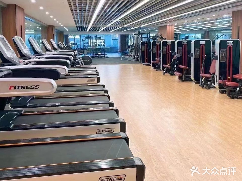 君澜江山国际酒店健身游泳