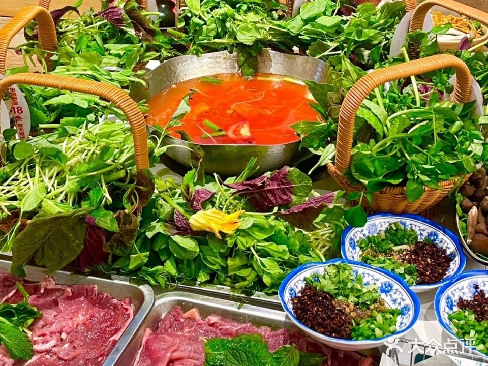 黔鹏发贵州兴仁野菜地摊火锅