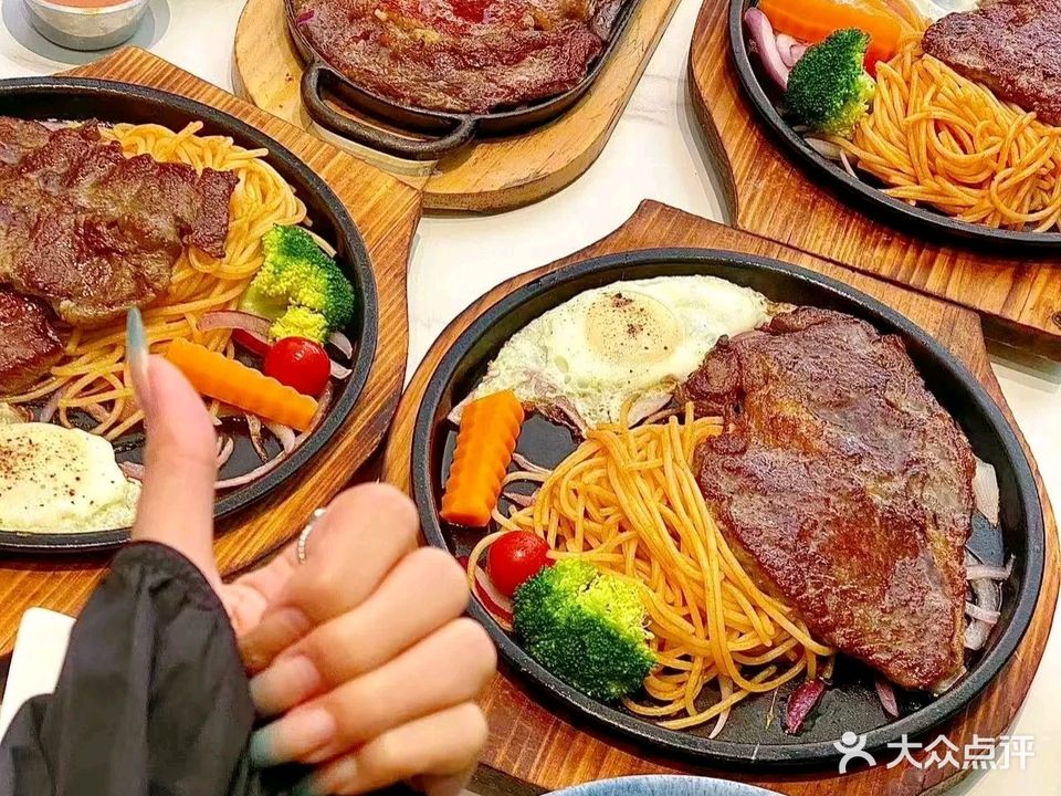 瑧元蓝爵·瑧牛扒·一尊轻食简餐(汇富中心店)