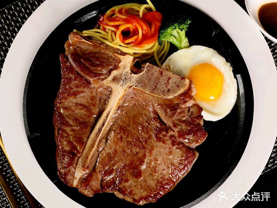 蒙卡牛排屋·牛排·披萨(大岭山店)