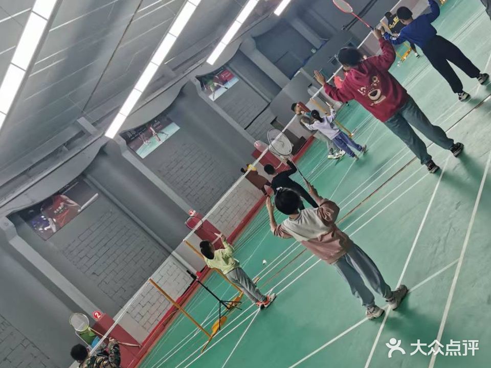 四海篮球羽毛球馆