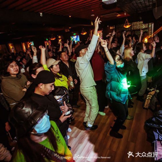 月亮瓦肆音乐酒吧(环山路店)
