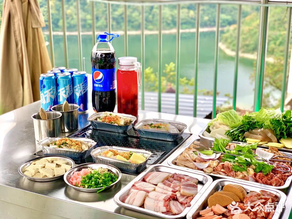湖畔烧烤