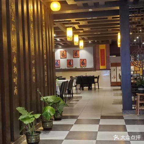 三人行素食(嘉华商务中心店)