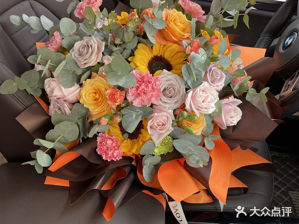 欣桐花店(鼎基时代广场3号楼南)