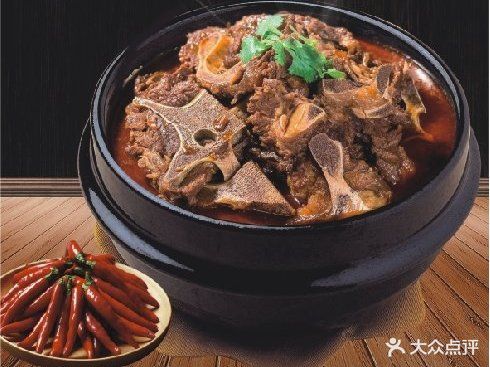 佬湘识菜馆