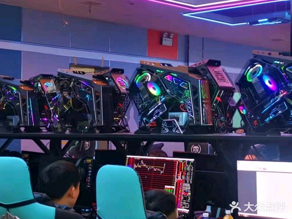 灿烂星辰电竞网咖气派(长沙中山医院店)
