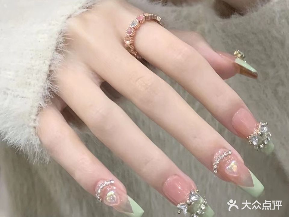 梦唯娜工作室(新时代商业广场店)