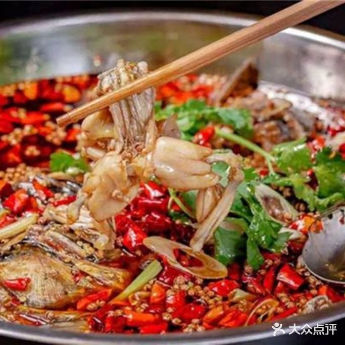 蛙佬叁·美蛙鱼头自助火锅(泼水广场店)