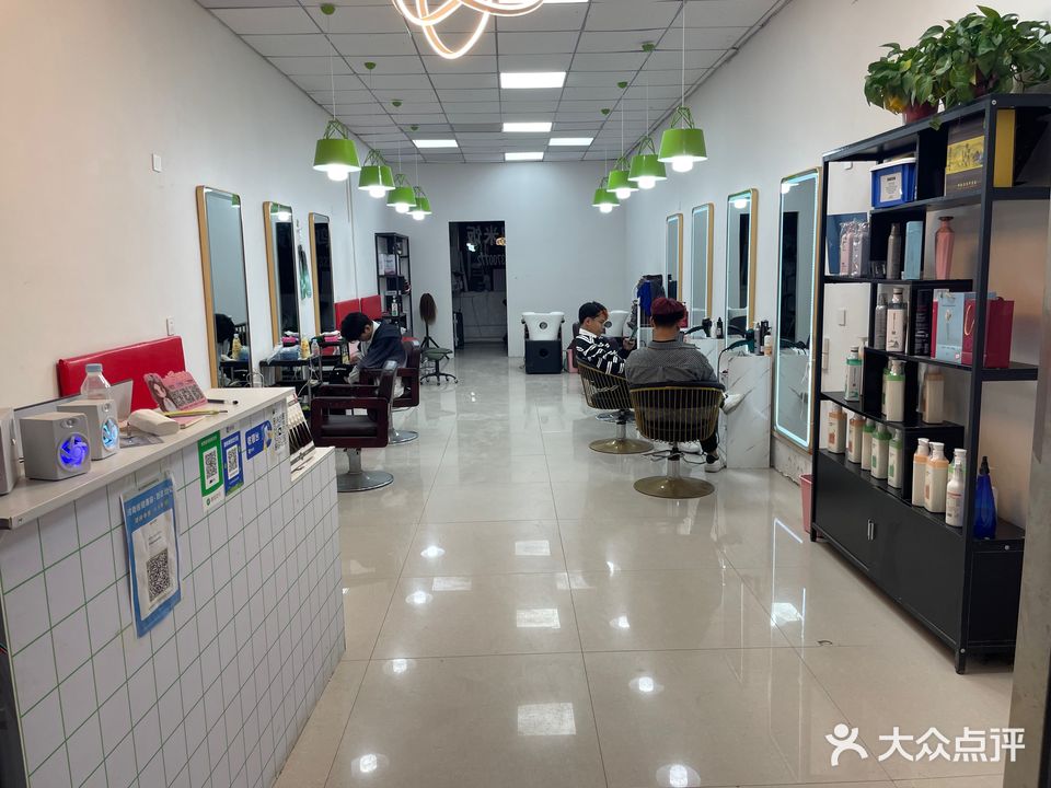大猫发型专业烫染时尚店