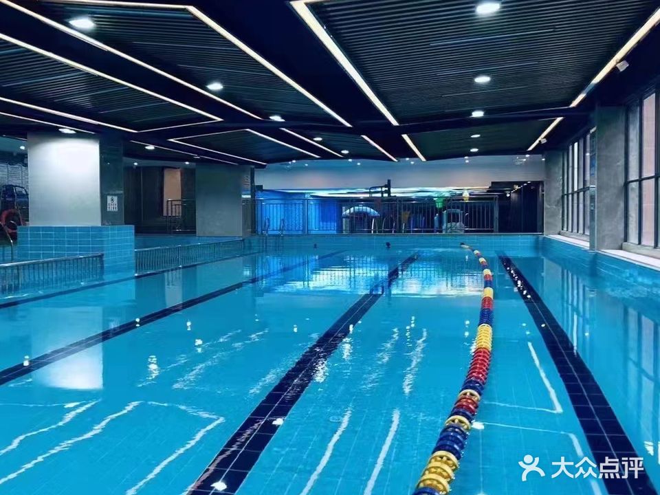 康百龄游泳健身