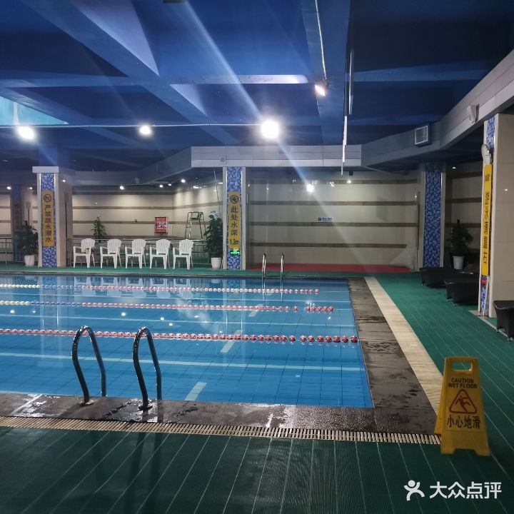 尚成绿岭恒温游泳馆