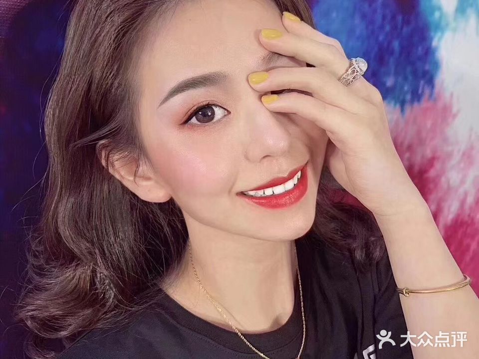 女王v5w美甲美睫定制中心(银丰国际店)