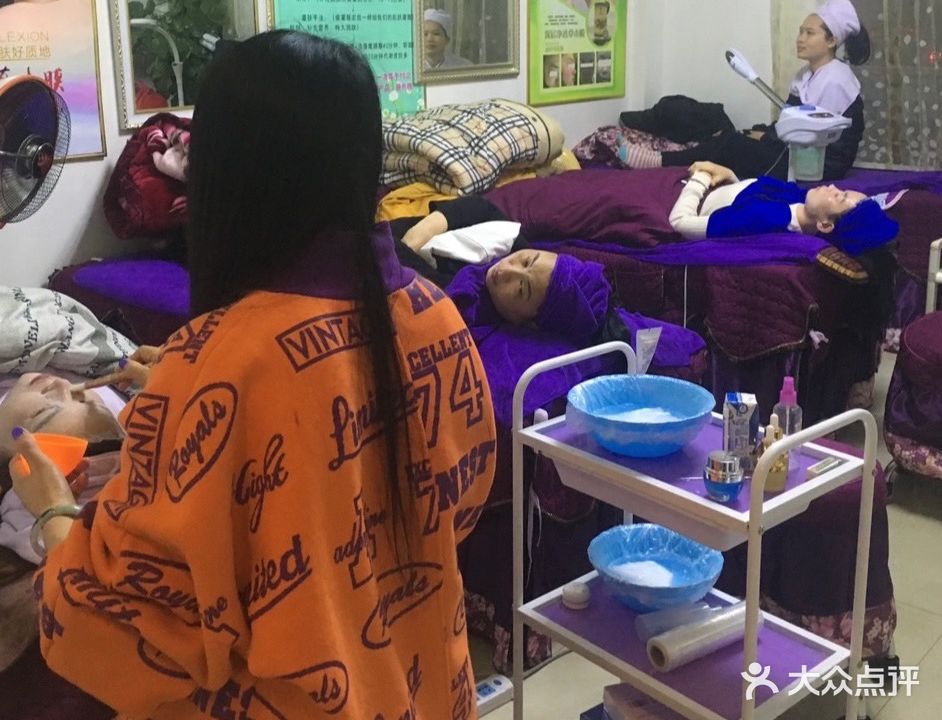 鑫彩微颜美容院