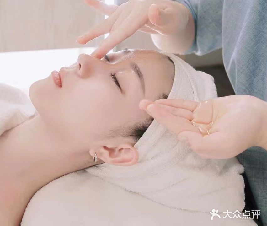俏佳人美容美体会所(卫校店)