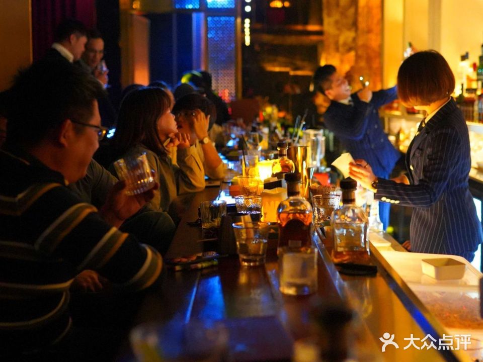 品泽鸡尾酒威士忌音乐清吧(东盟店)