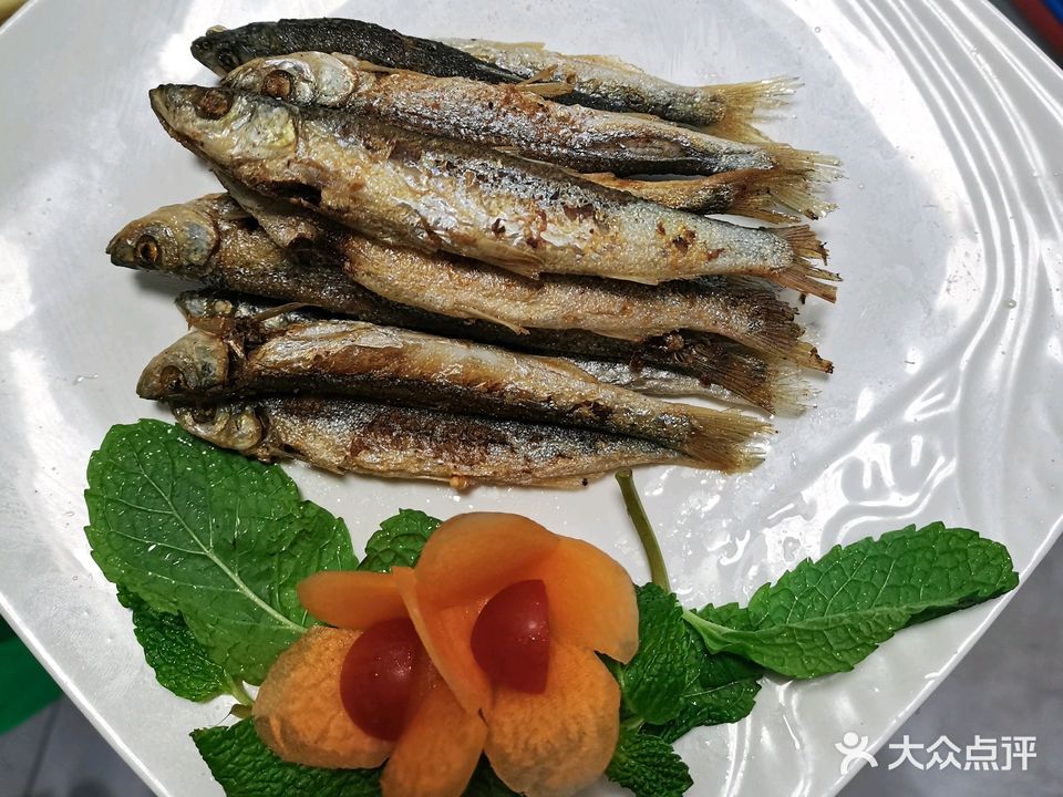 荷缘鱼庄石锅鱼