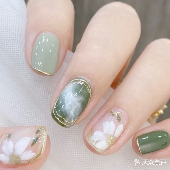 纤牵美甲纹绣