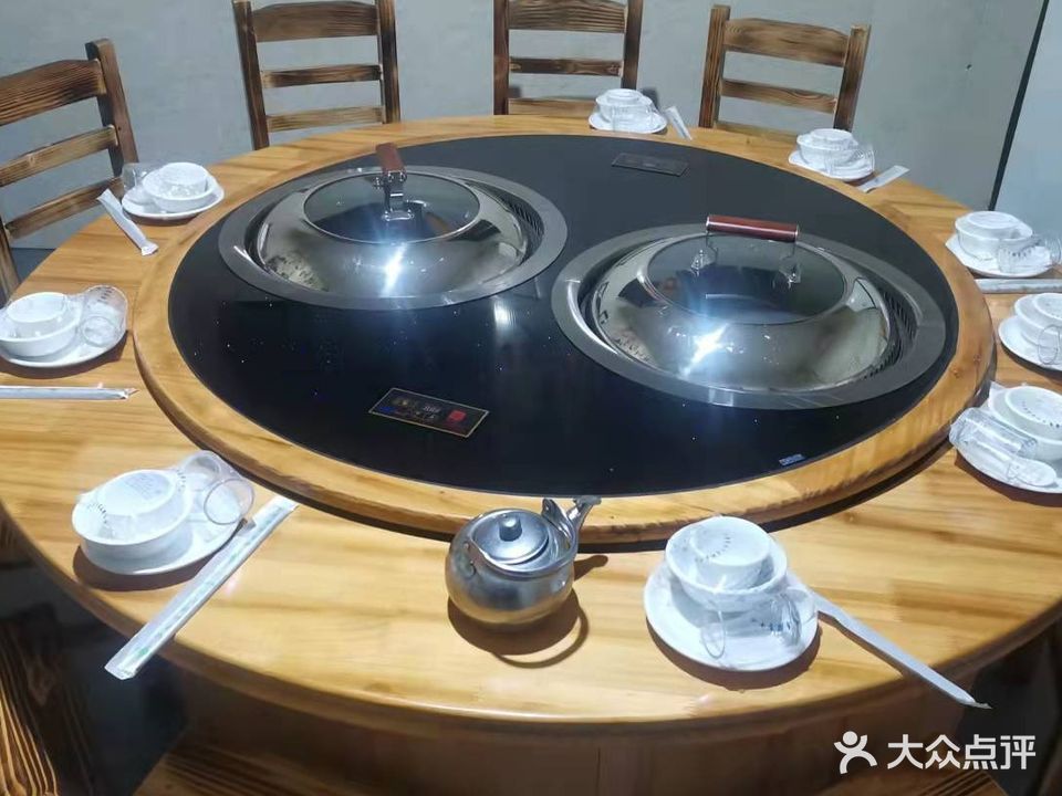 阿拉善铁锅炖烧烤大院(平章府店)