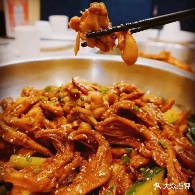 吮指鸭爪爪特色干锅火锅
