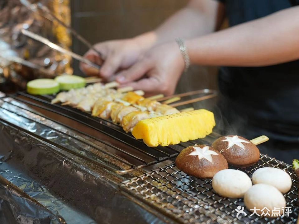 酉兆食堂·炭火烧鸟(德思勤店)