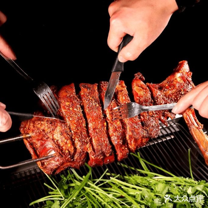 羊说烤杨腿羊排烧烤