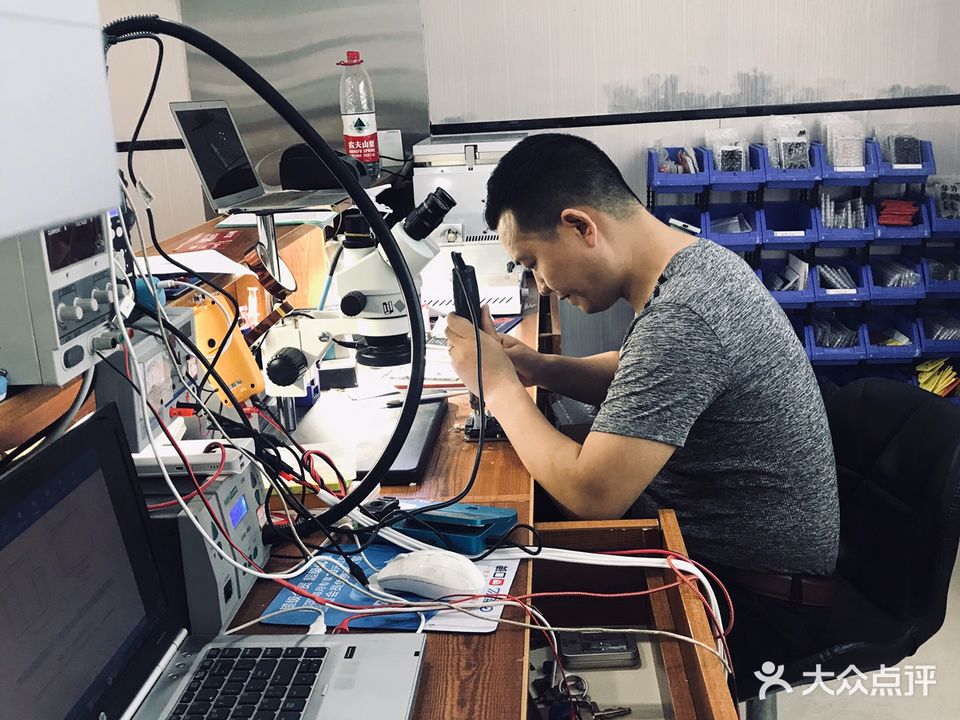 精诚手机快修(泸州万象汇店)