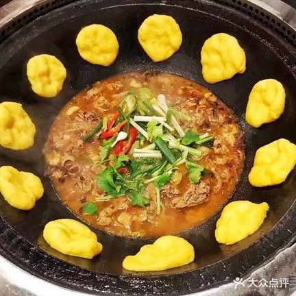 柴火鸡·美蛙屋头