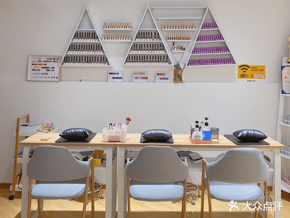 一家、美甲店