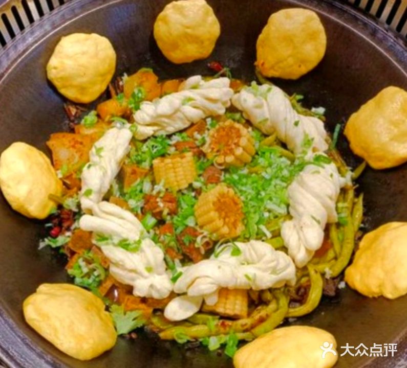 东北乡村铁锅炖