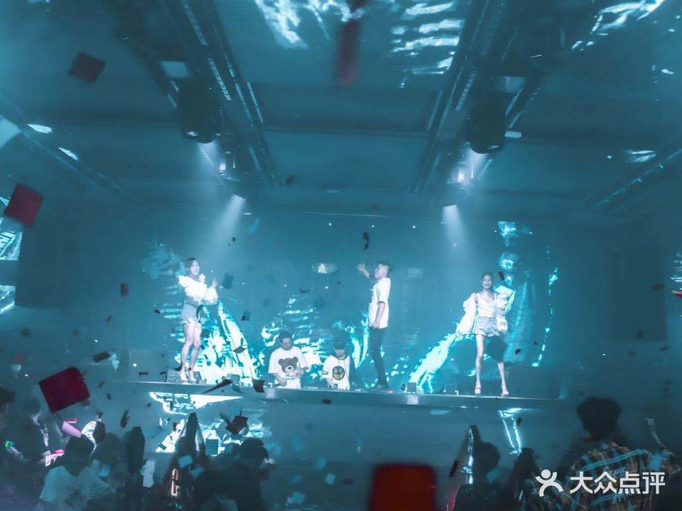 东珠酒店领潮KTV