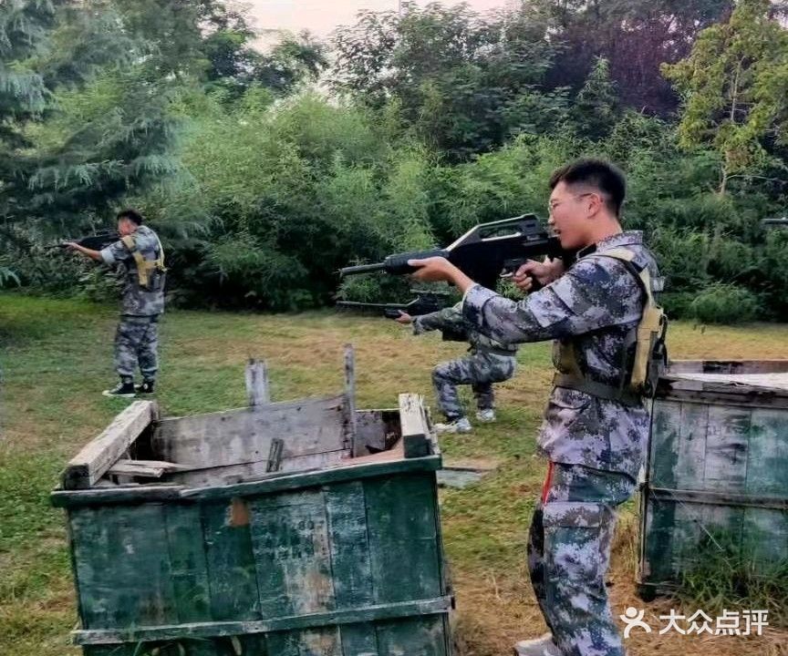 战狼素质拓展团建训练基地