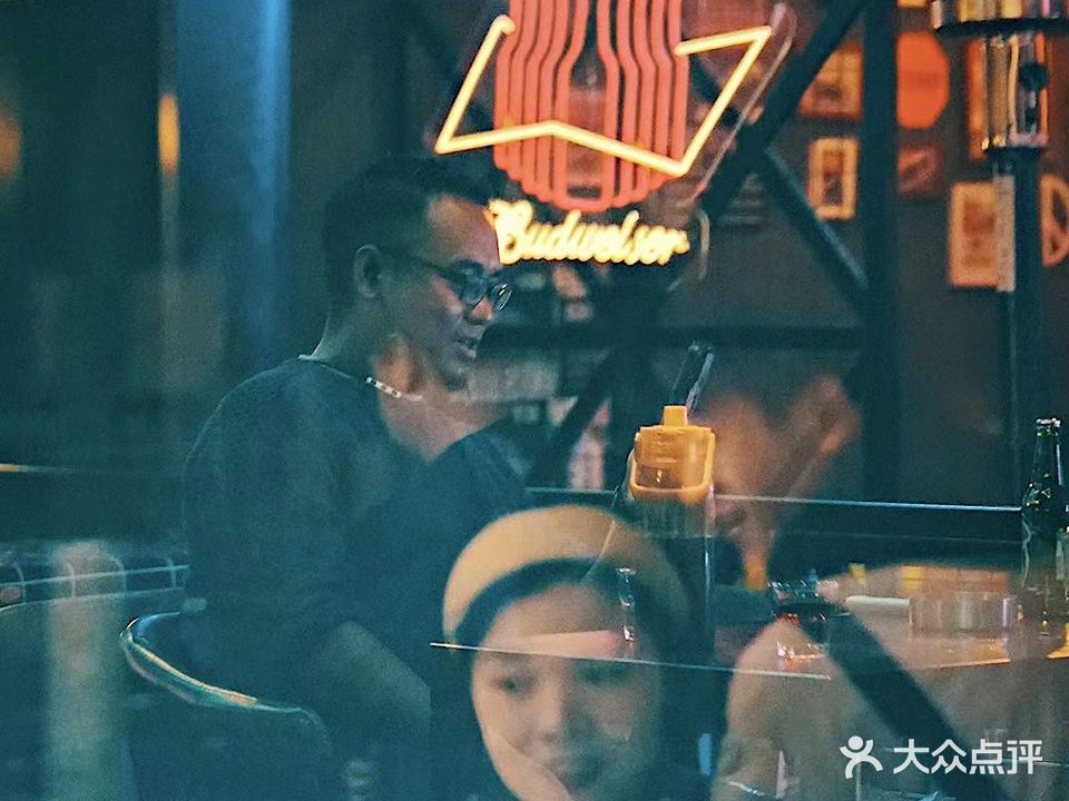 蓝鸟酒吧