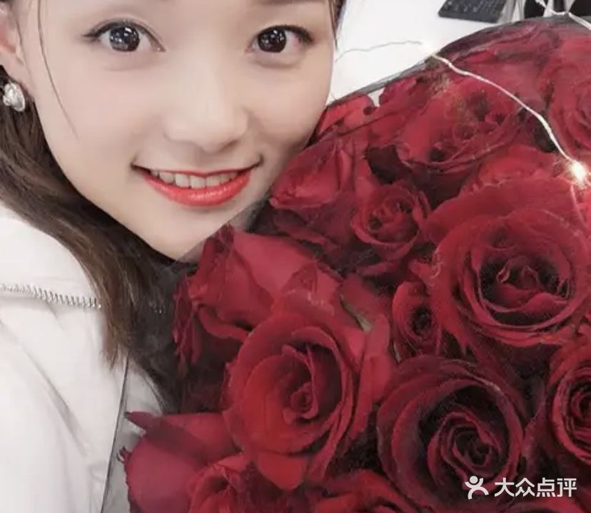 美人遇鲜花气球花艺