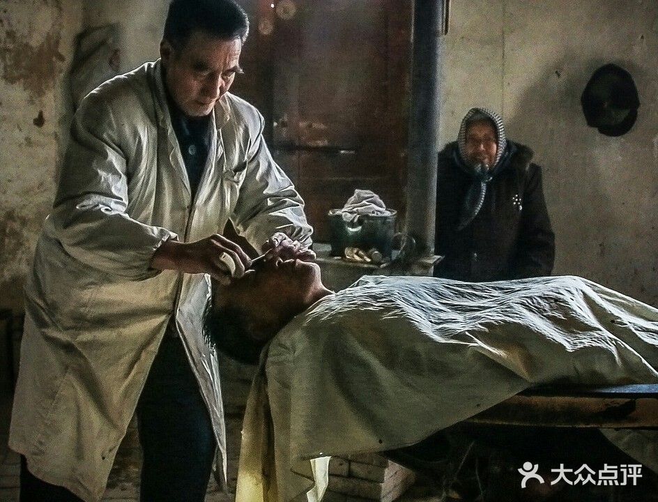 何氏老刀修面理容会馆(国耀·花半里店)