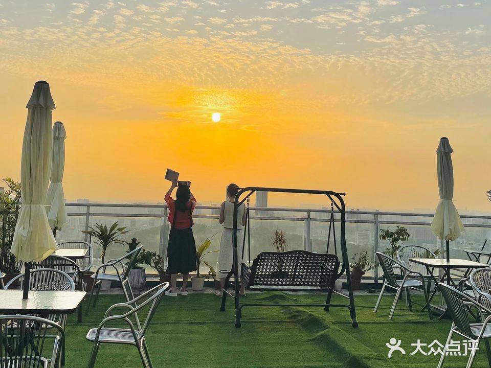 楼顶驿站高空餐厅