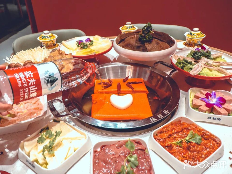 辣胜隆重庆鲜货火锅(禅城镇安绿地环球港店)