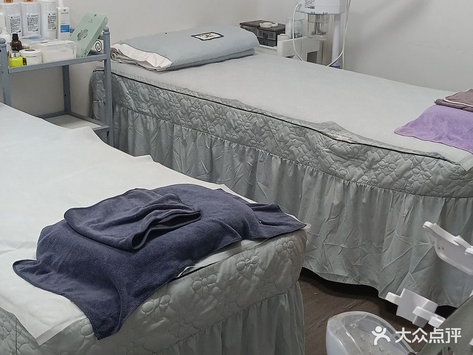 卡尔艾灸汗蒸美容美甲