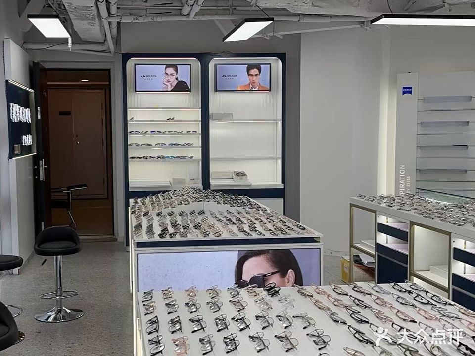 新华视光眼镜连锁(苏宁广场店)