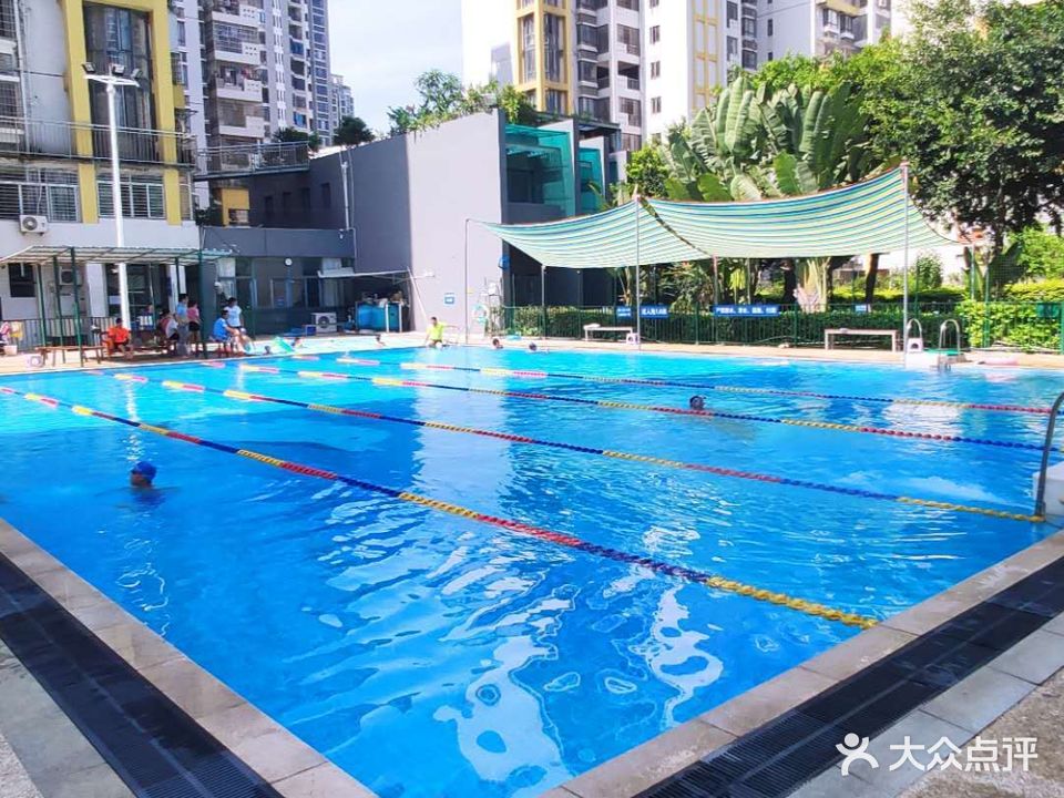 金利蓝湾新城游泳池