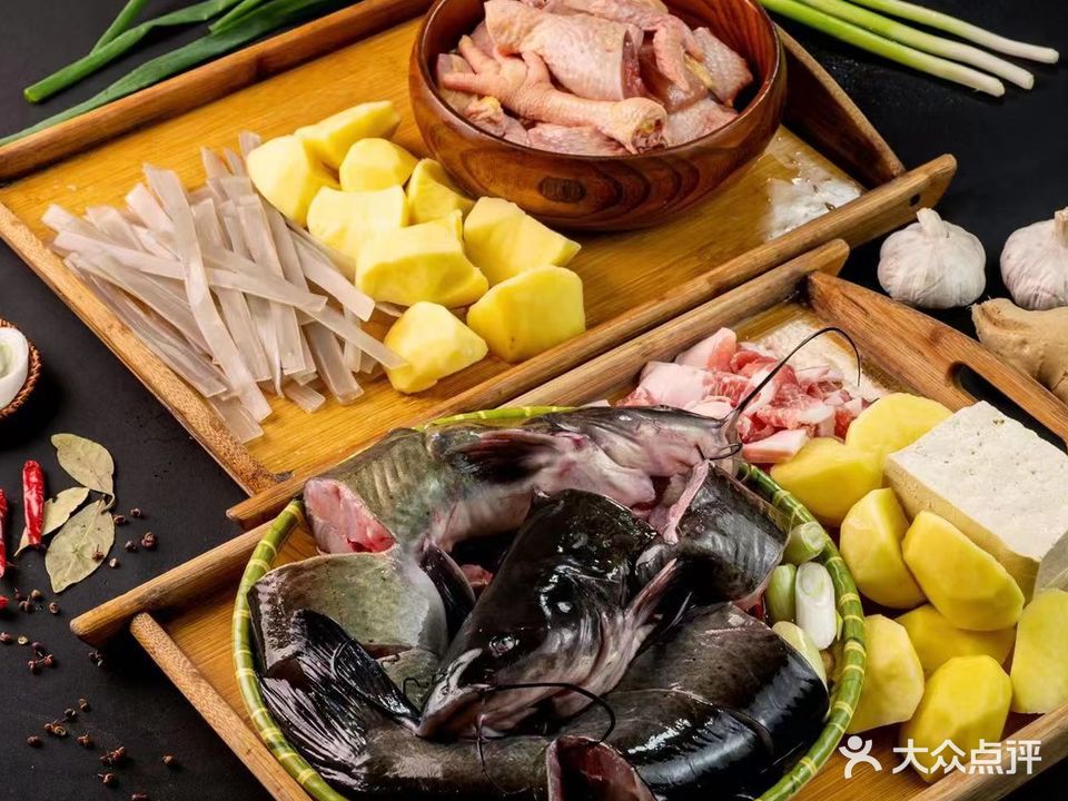 铁蝈蝈铁锅炖江鱼(金三角店)