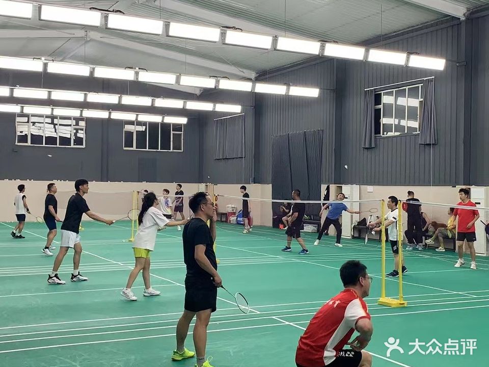 元健羽毛球馆