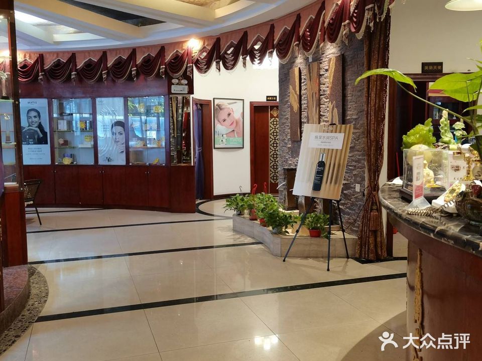 黄小凤健康美容养生馆旗舰店(总)