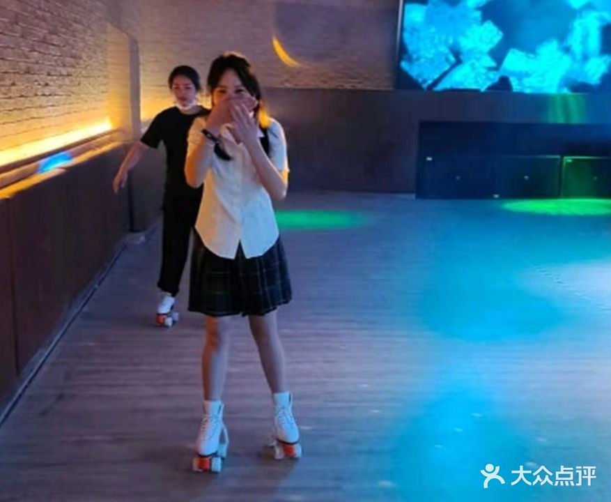 旋牛溜冰场