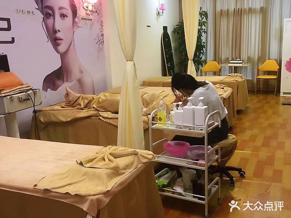 现代美容美体连锁(英德店)