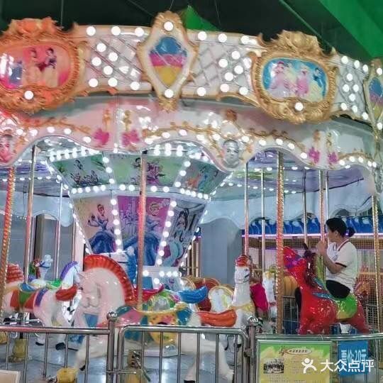 大菠萝游乐场(大东海国际购物中心店)