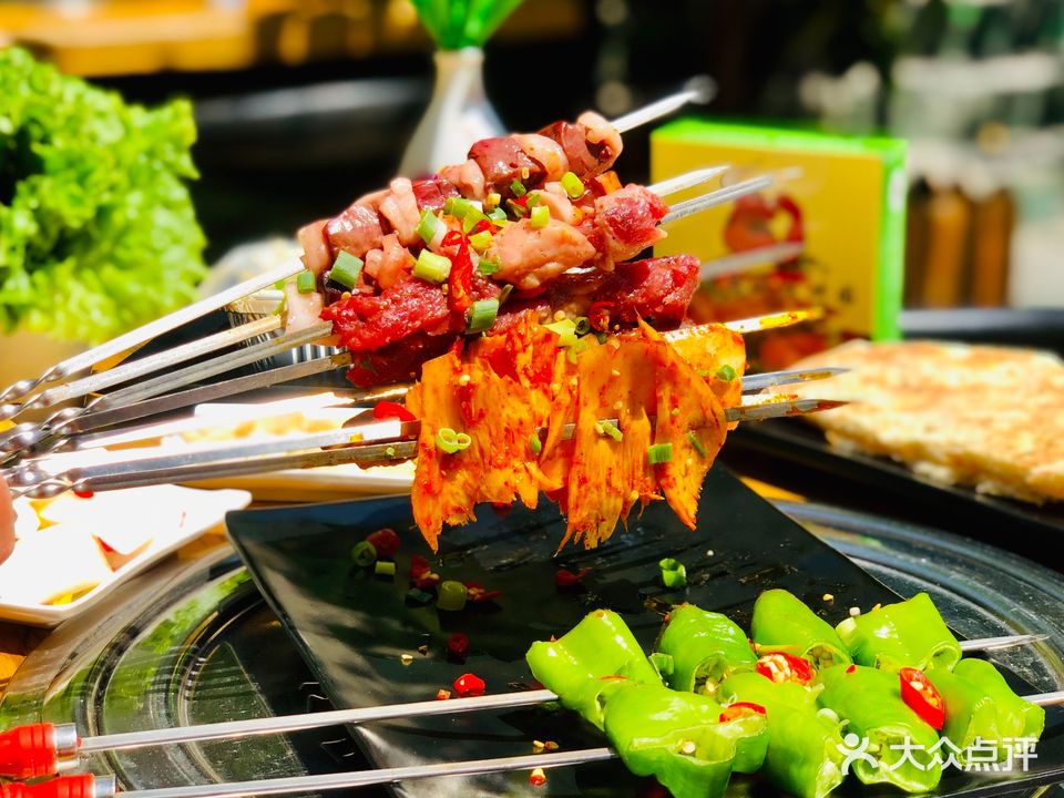 牛品韩式靠肉土火锅(利群路店)
