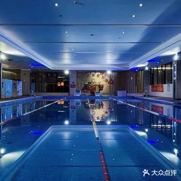 戈尔登游泳健身